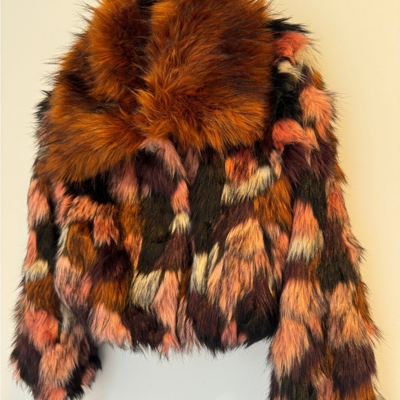 NWT Faux Fur Jacket - Picture 3 of 8